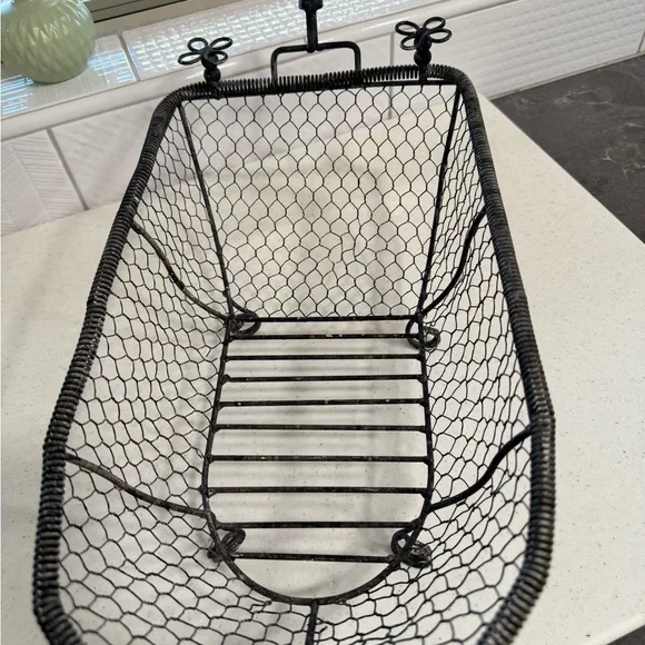VTG Chicken Wire Bathtub Style Farmhouse Shabby Sheik Home Decor - Picture 2 of 3